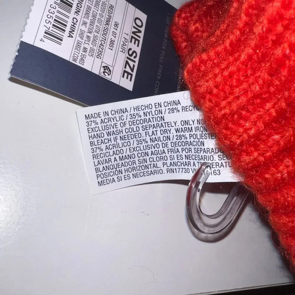 Universal Thread,‎ size OS touch screen compatible, orange red knit gloves NEW ￼